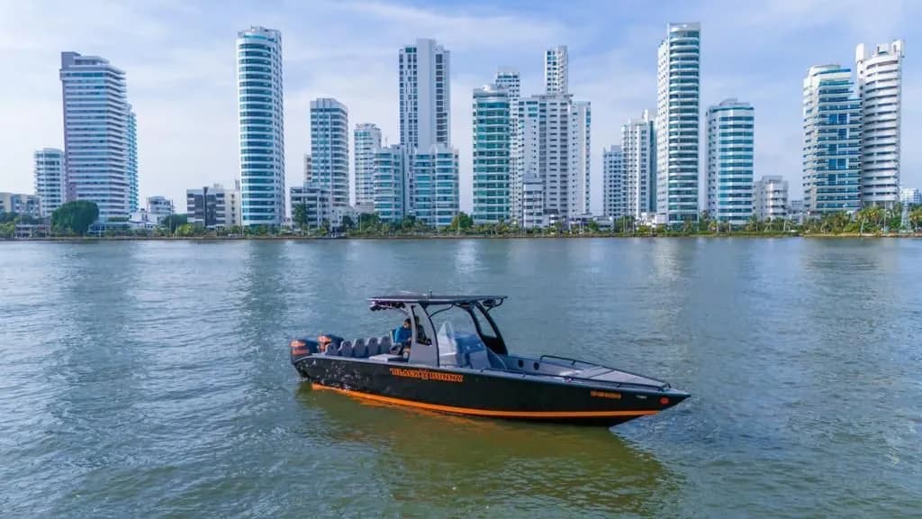 TODOMAR 34ft speedboat in Cartagena — Rosario Islands tours with a TodoMar hull