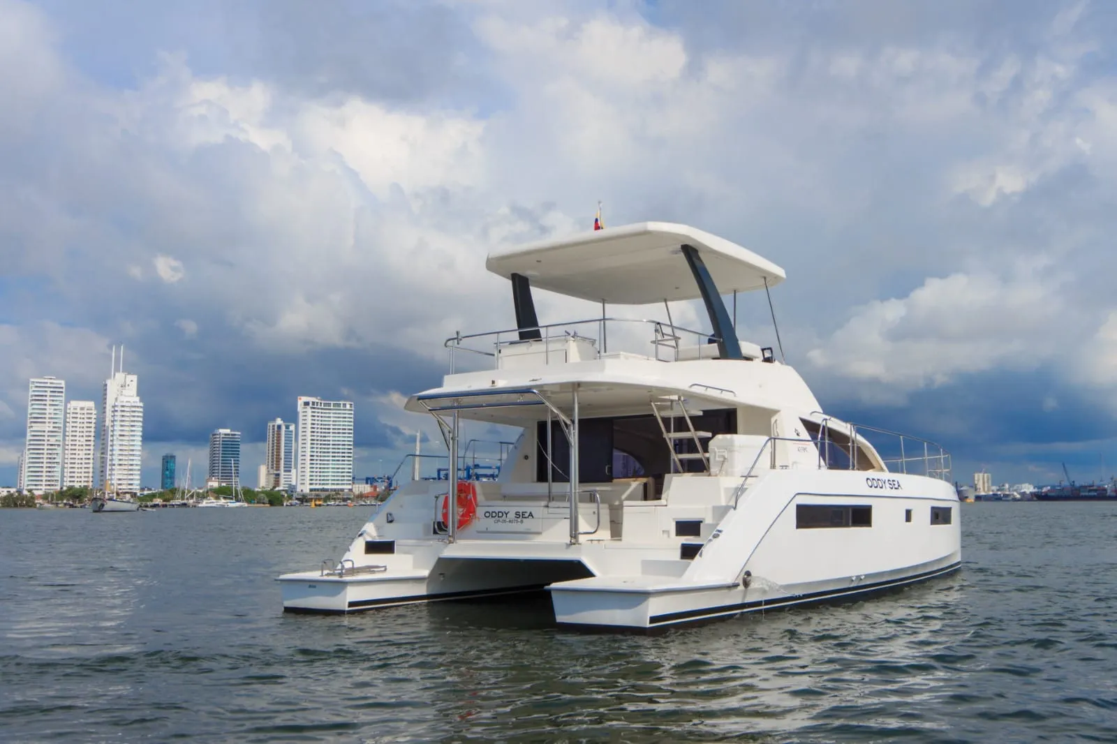 Odysea catamaran, a Leopard 43 Powercat, in Cartagena - Foto 1 de 5